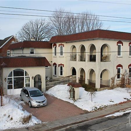 Inn By The Park Morrisburg Exterior photo
